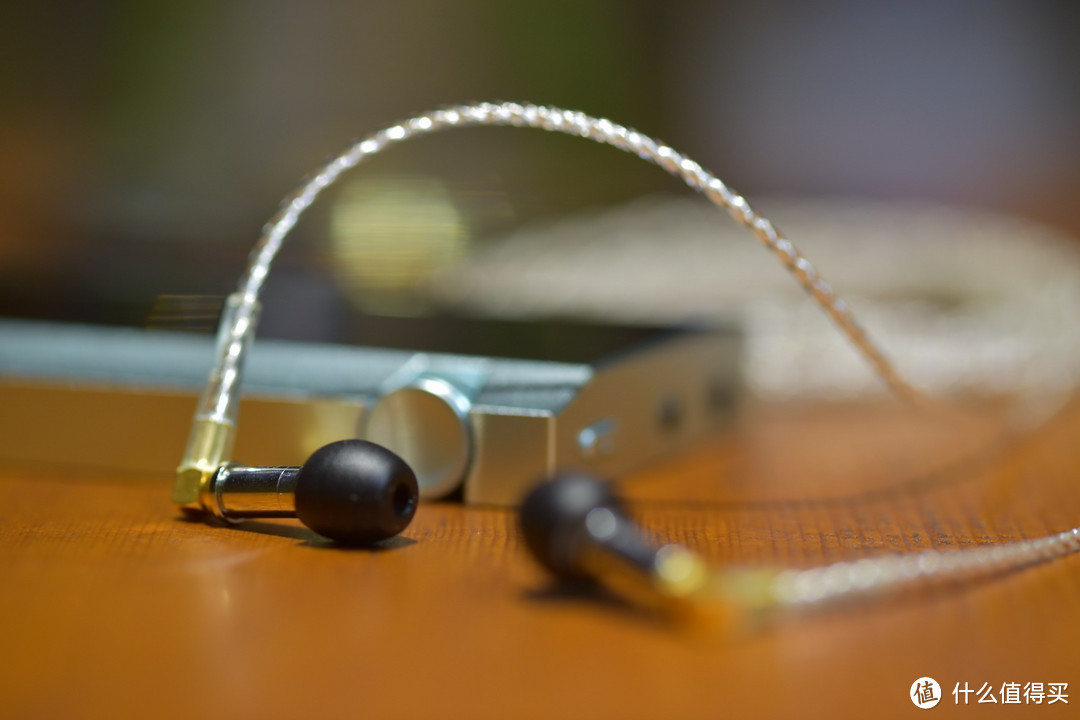 体积纤巧的单动铁耳机：浅谈 Final audio 新作 F7200 耳机