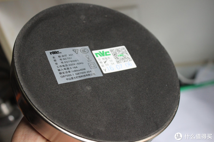 看着不错、用着还行——雷士照明 LED护眼台灯 开箱简评