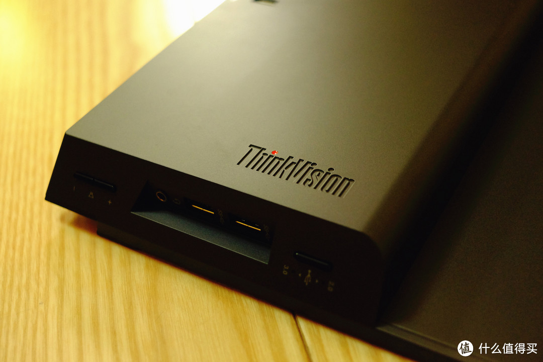 ThinkVision X1 联想专业广色域显示器：从不止于思考，真实保持本色