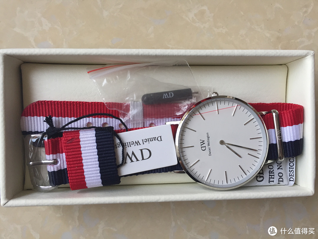 Daniel Wellington 0203DW 学院风尼龙表带经典款 时装表 开箱