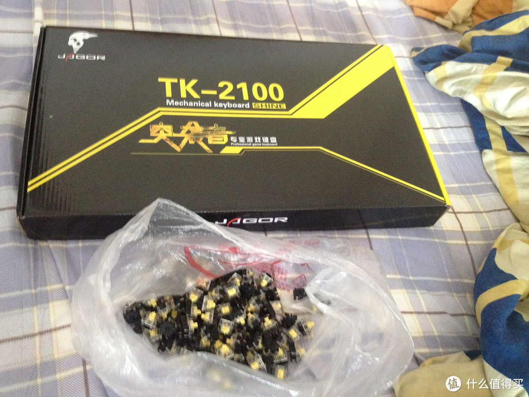 性价比神器：Jagor 贼鸥 TK2100 混光G青轴+110颗G轴键盘套餐 开箱