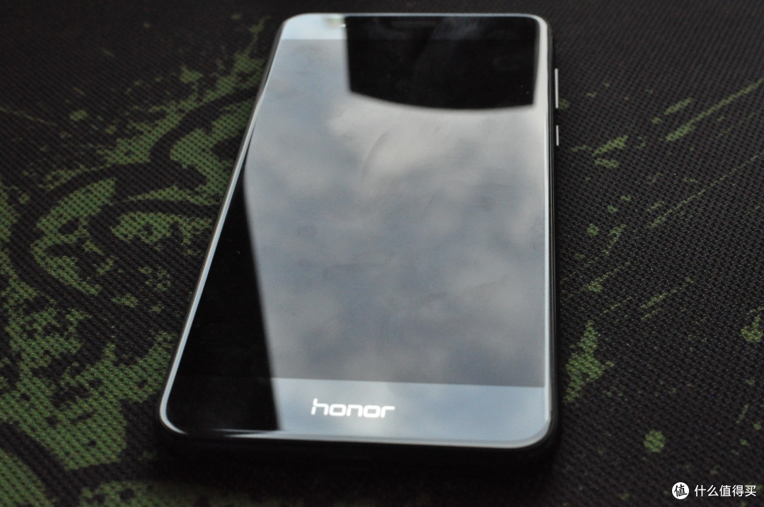令人无法拒绝的好手感 —— HUAWEI 华为 Honor 荣耀8