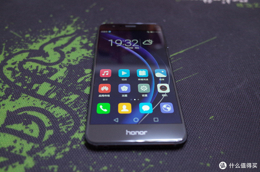 令人无法拒绝的好手感 —— HUAWEI 华为 Honor 荣耀8