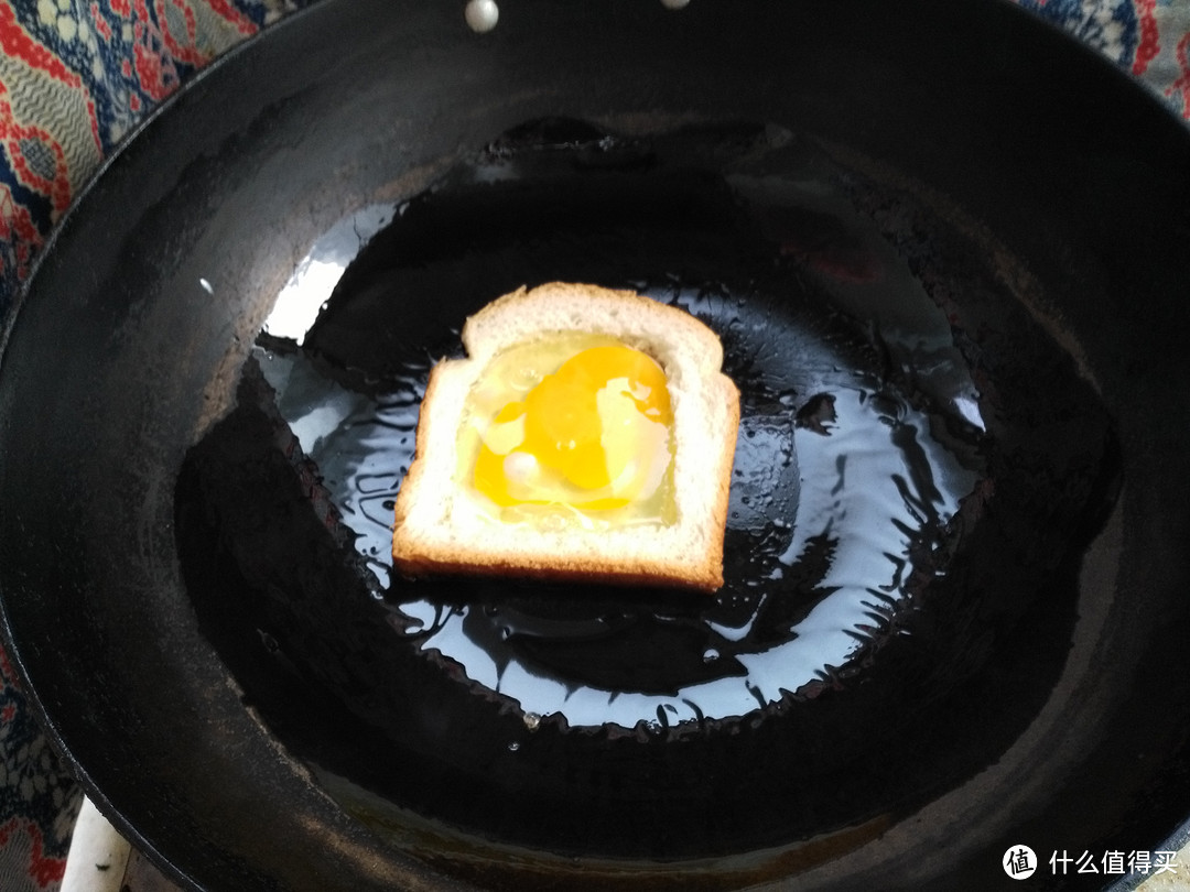 Egg in the hole — 夹心面包片 制作