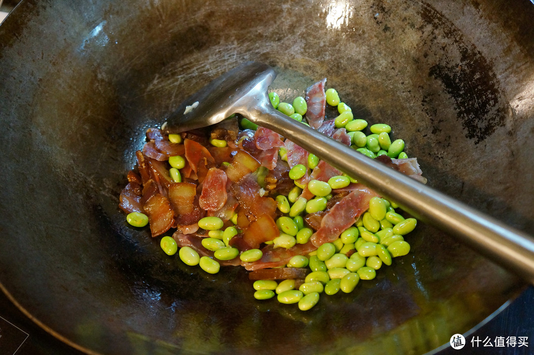 趁着一年毛豆鲜，来一碗又一碗停不下的腊味焖饭吧