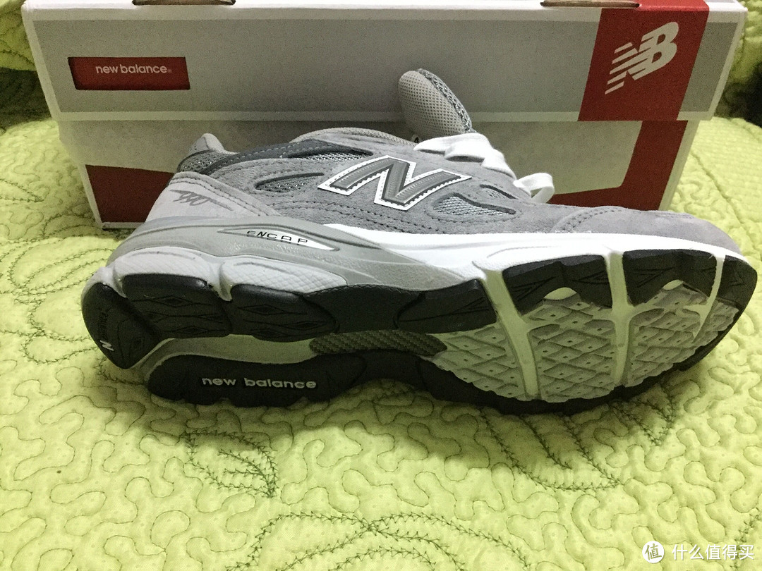 指望脚下生风的new balance 990系列跑鞋，为了霸占封面的跑鞋及跑步小白简装真人秀