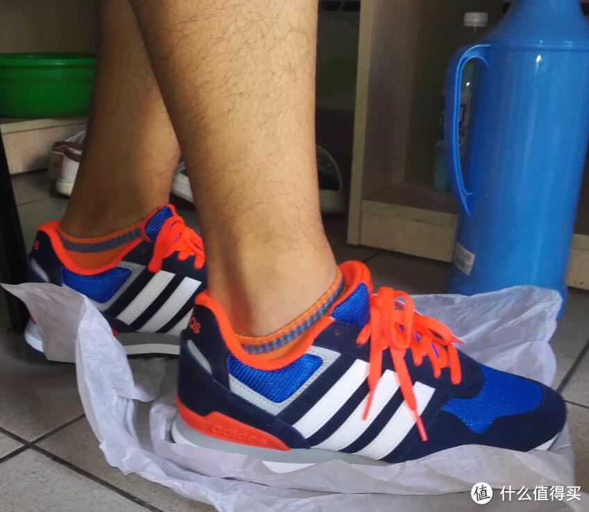 抢到就是赚到！ adidas 阿迪达斯 AQ1562 男款休闲运动鞋