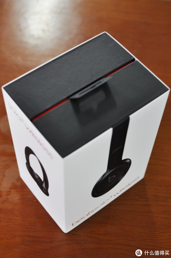 beats耳机外观 摘要详情▼beats solo3 wireless无线蓝牙耳机的外包装