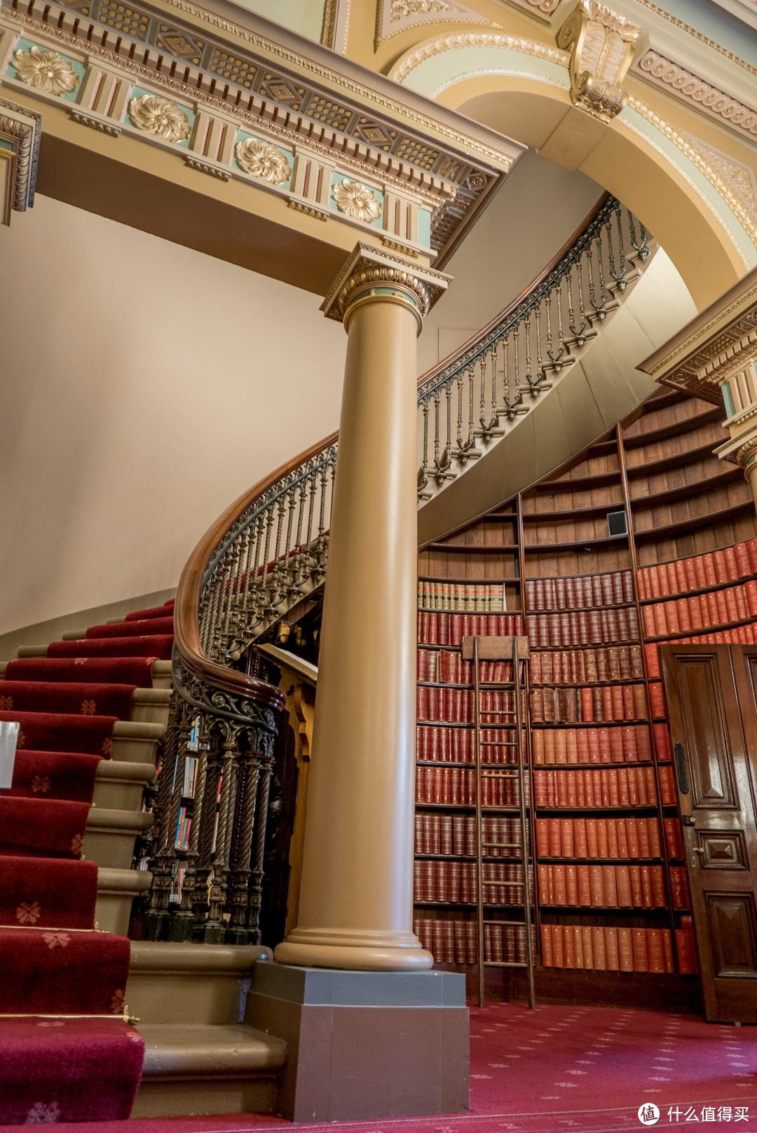 议会为员工和议员专门设置了图书馆，大量的文献为立法的准确奠定了基础。