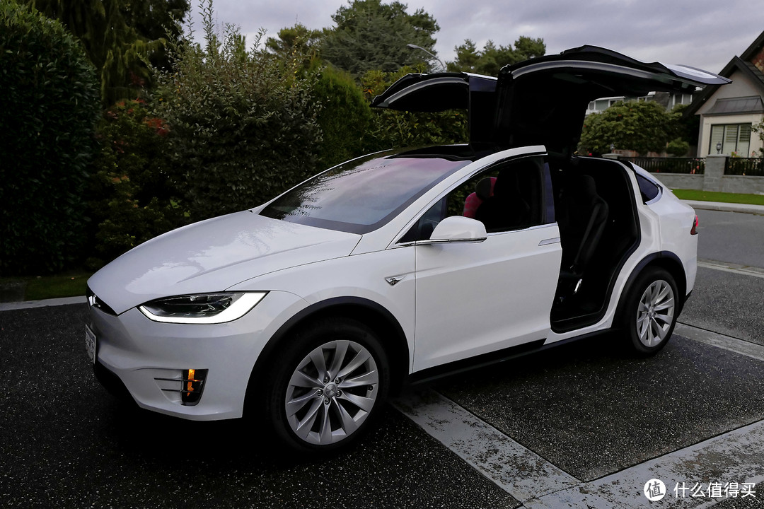#首晒#为了爱豆，花保时捷的钱买电动车：Tesla 特斯拉 Model X 60D