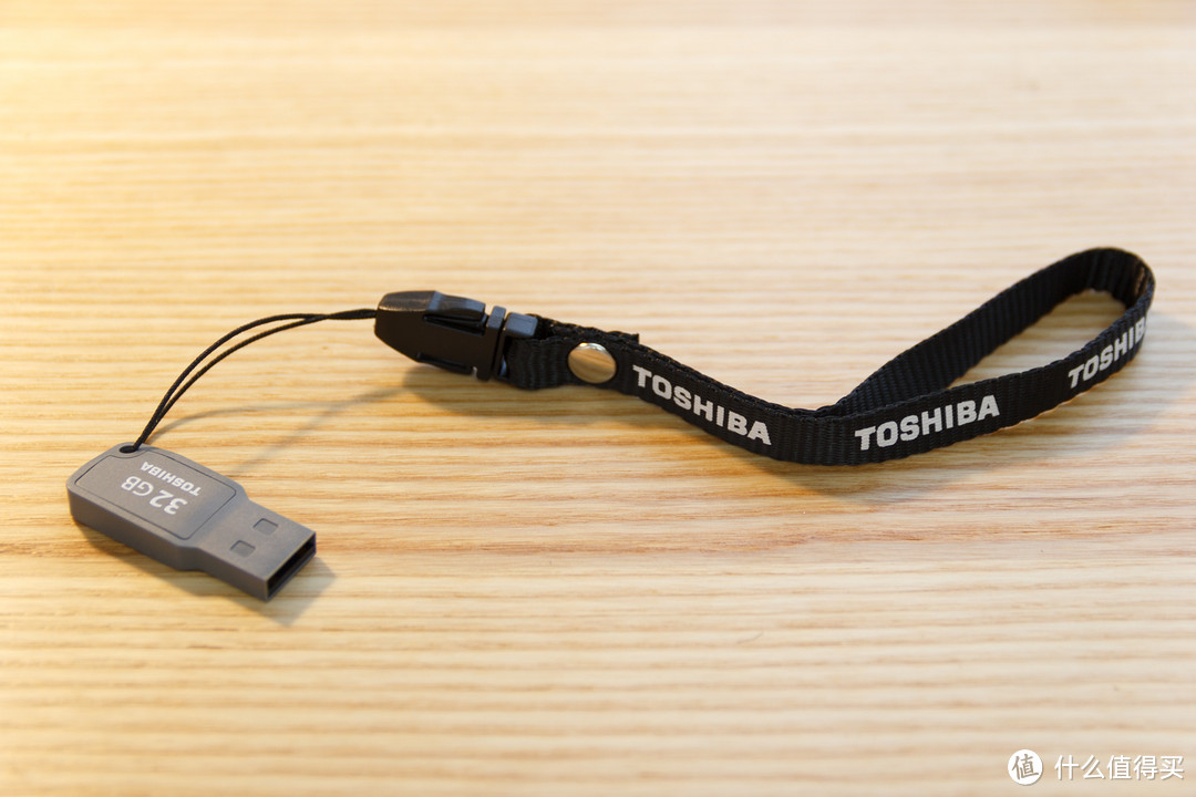 大容量低价格：TOSHIBA 东芝 随闪系列U盘 32G USB2.0 黑色