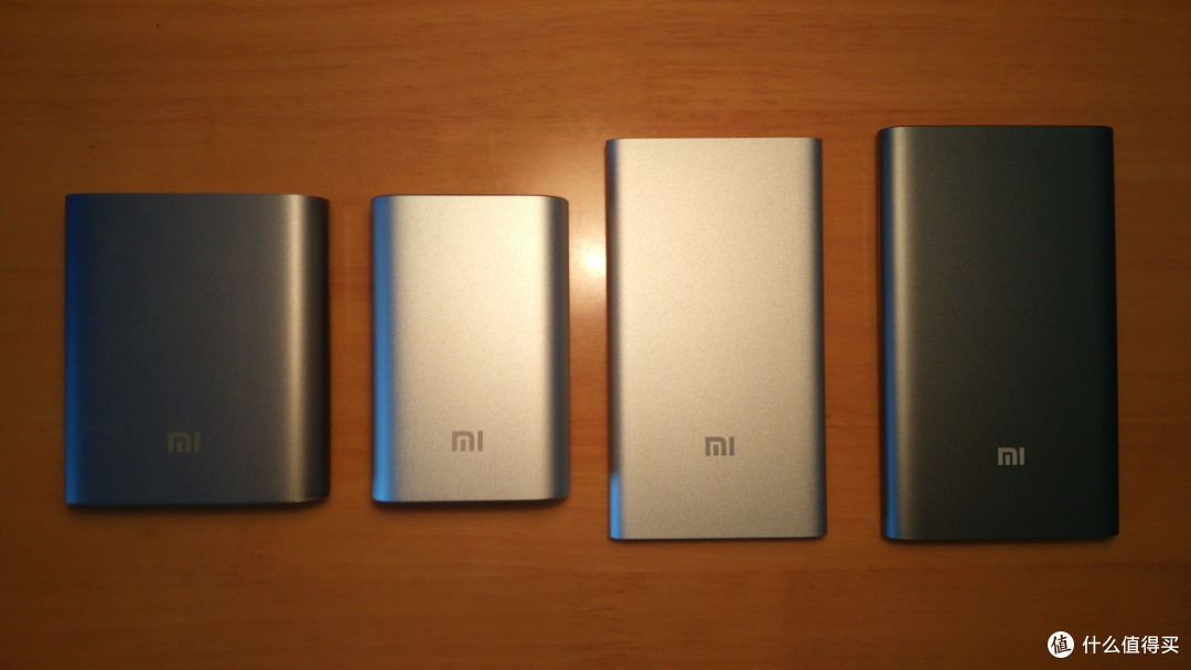 从左至右分别为：10400mAh、10000mAh普通版、5000mAh、10000mAh快