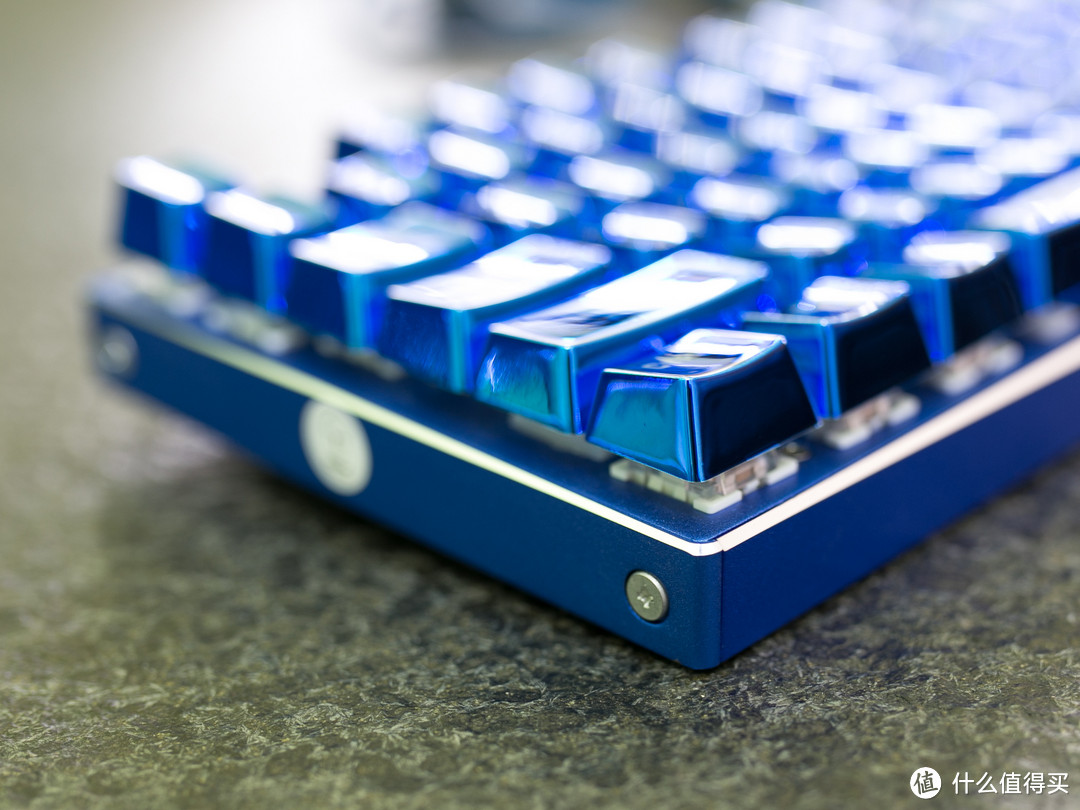 桌面从此耀眼夺目——雷神蓝血人87键青轴机械键盘众测体验