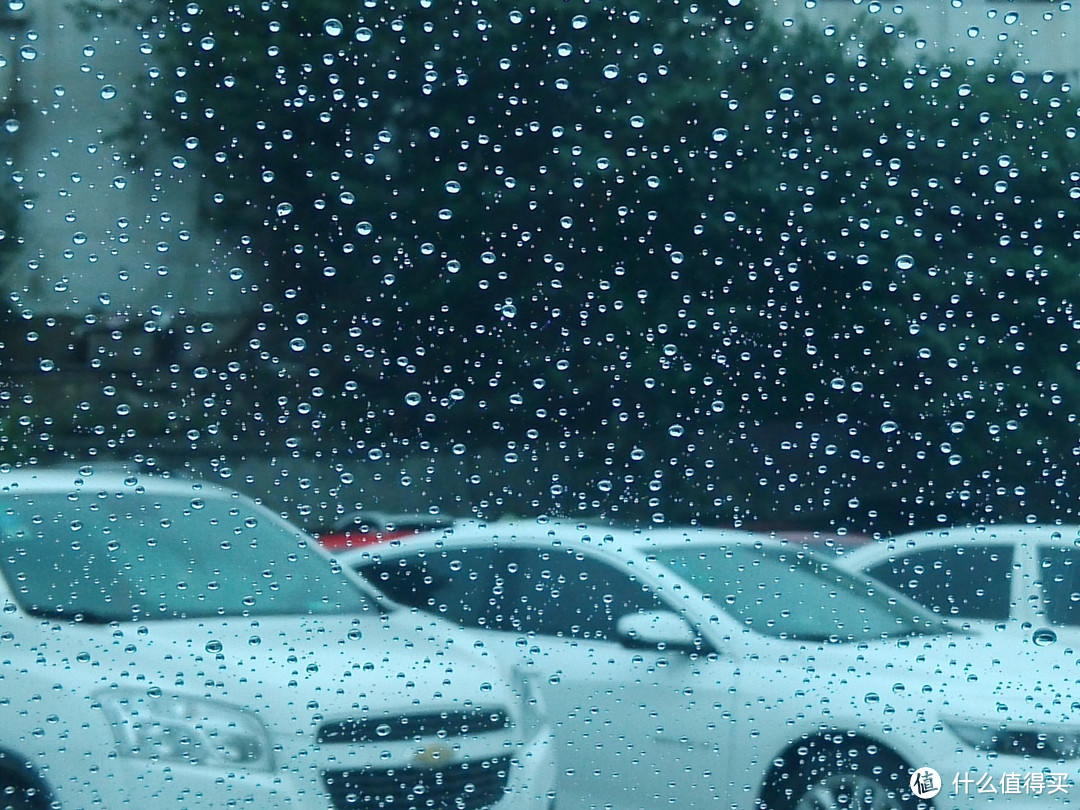 女神加持，雨天开车不再怕，SOFT99 雨中舞 6倍持久雨敌半年使用测评