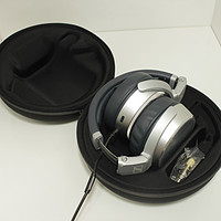 森海塞尔 HD630VB 封闭式头戴耳机外观展示(按钮|圆盘|外壳|按键|头梁)
