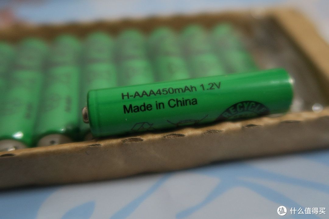 绿色7号电池上面全是英文，made in China 字样