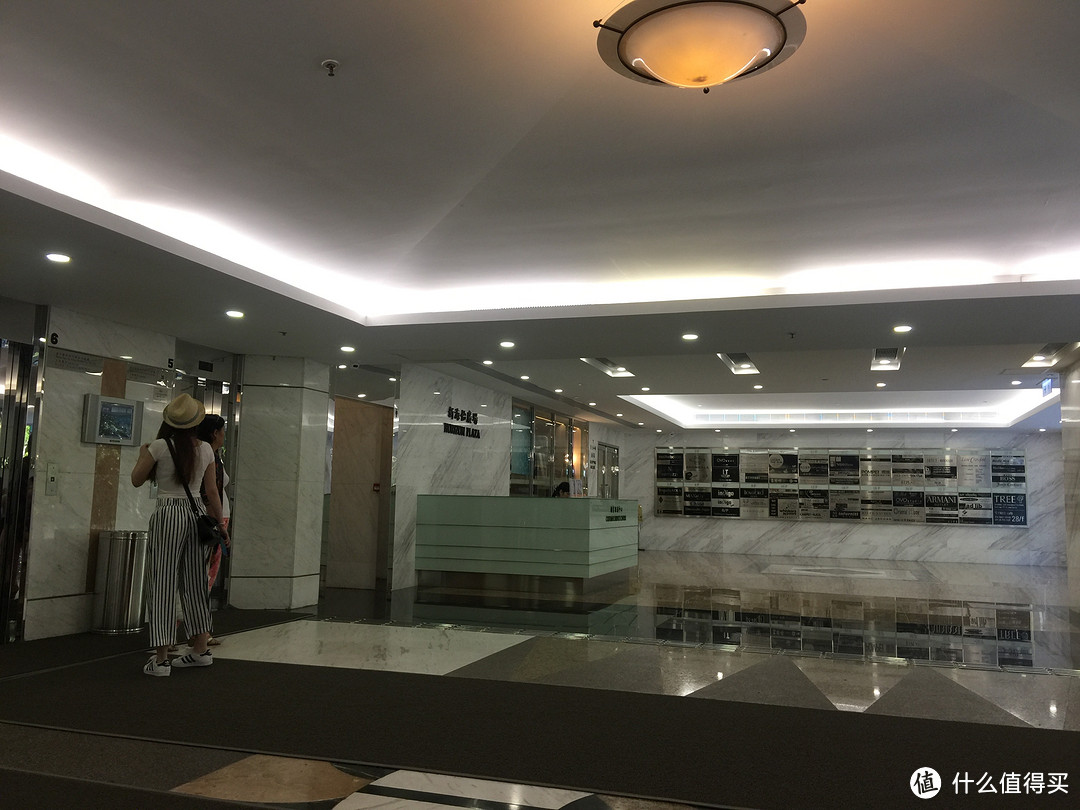 这么低的折扣 奢侈品也可以买一买了——香港购物之新海怡广场