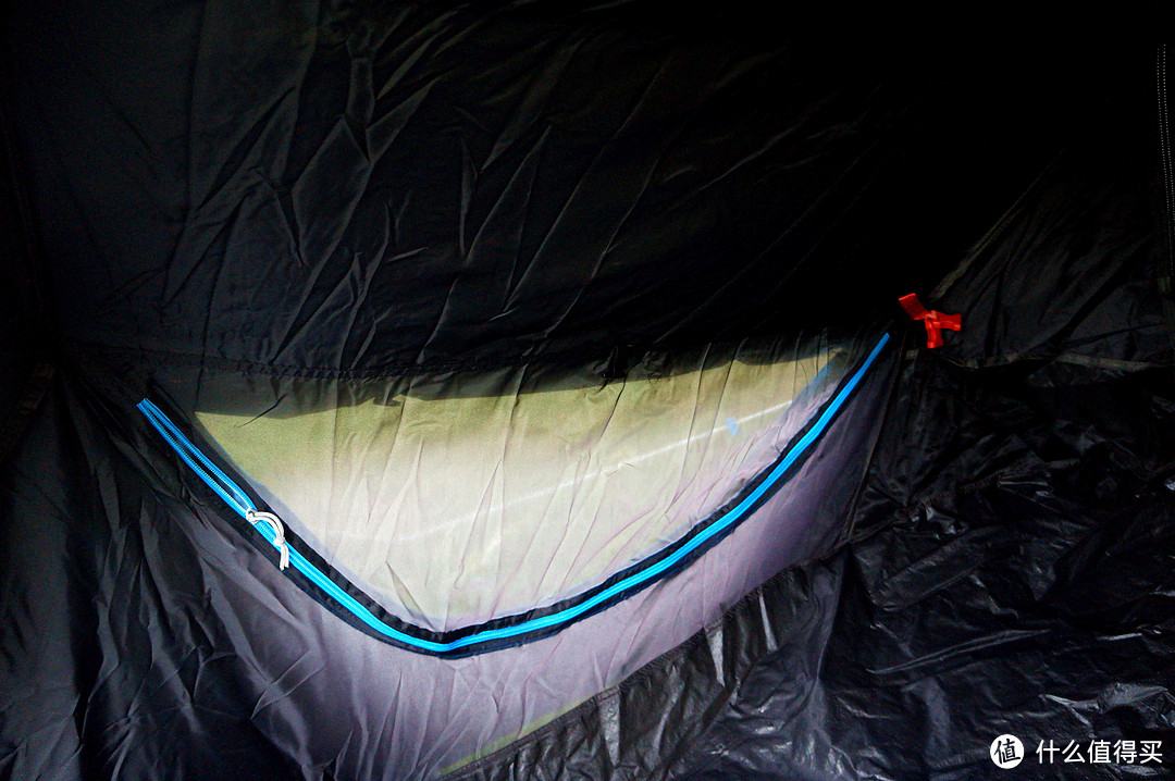 duang的一下就搭好了---迪卡侬趣岳双人防晒遮光快开帐篷。