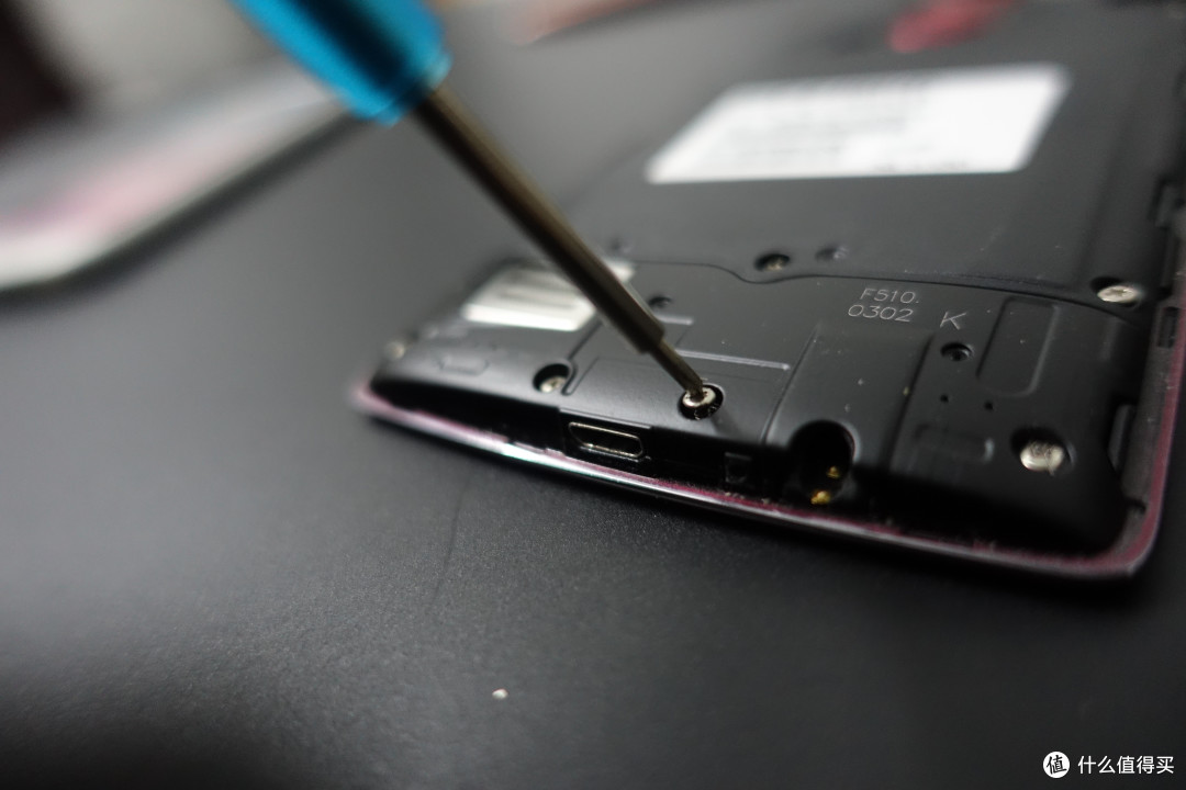 掰弯容易出问题 — 给LG G Flex 2换电池