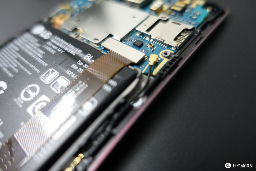 掰弯容易出问题 — 给LG G Flex 2换电池
