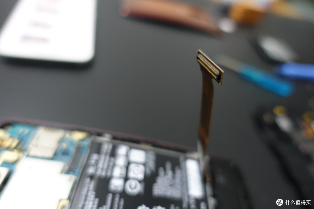 掰弯容易出问题 — 给LG G Flex 2换电池