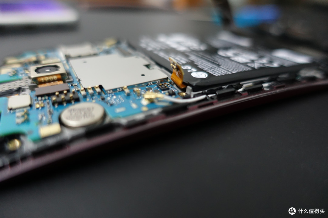 掰弯容易出问题 — 给LG G Flex 2换电池