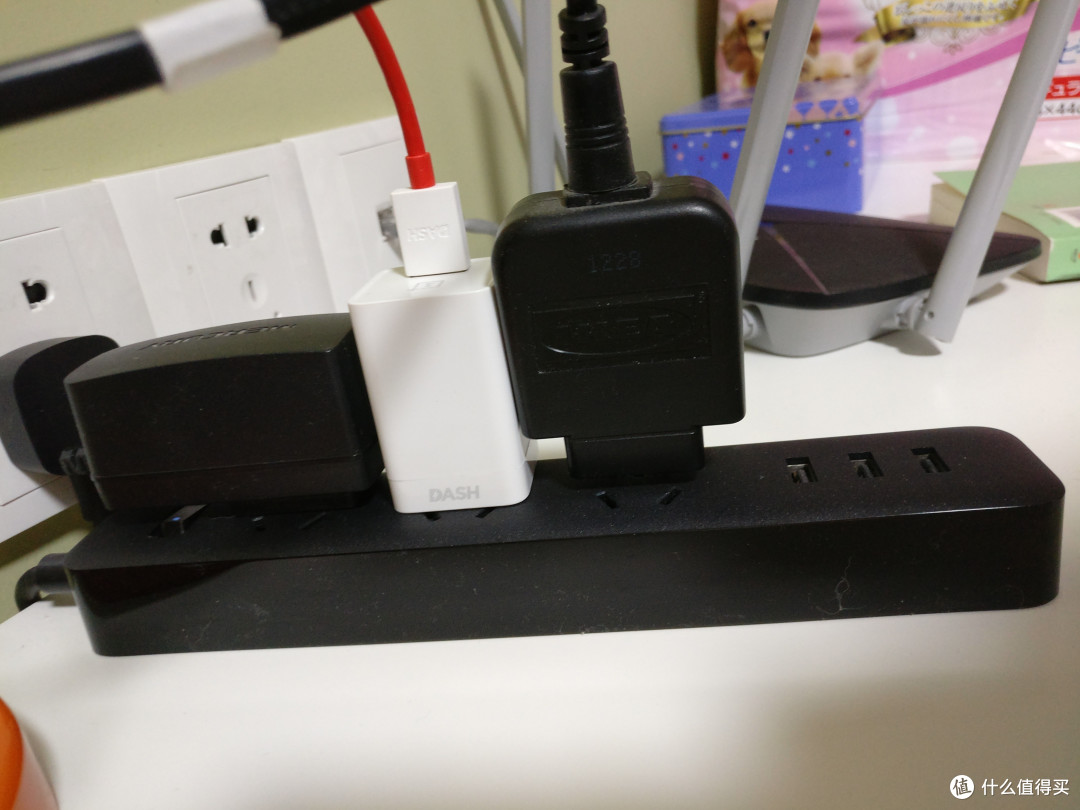 有点小聪明的插线板--航嘉智慧云智能wifi快充魔方到手体验