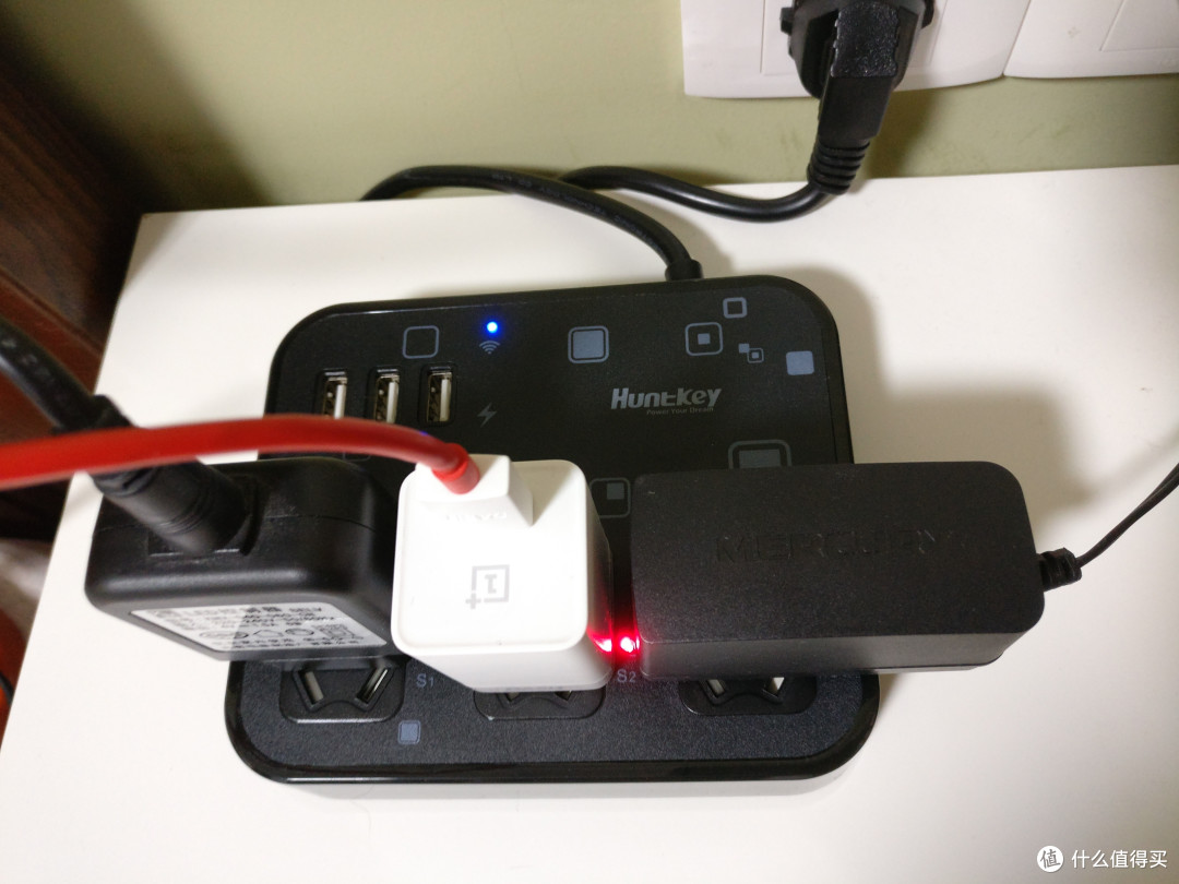 有点小聪明的插线板--航嘉智慧云智能wifi快充魔方到手体验
