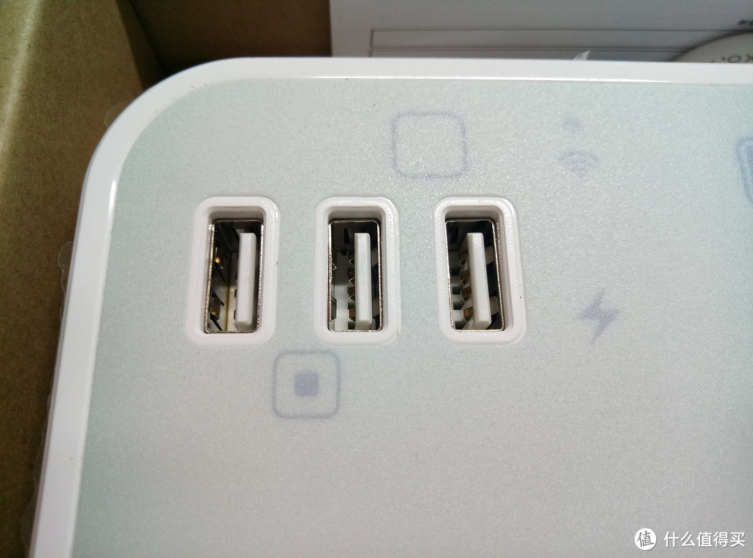 外形独特,但并不很出彩的Huntkey航嘉智慧云WiFi排插体验