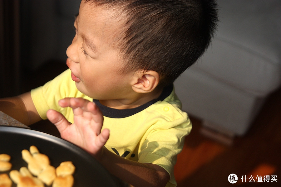 享受亲子时间：卡通香葱苏打饼干