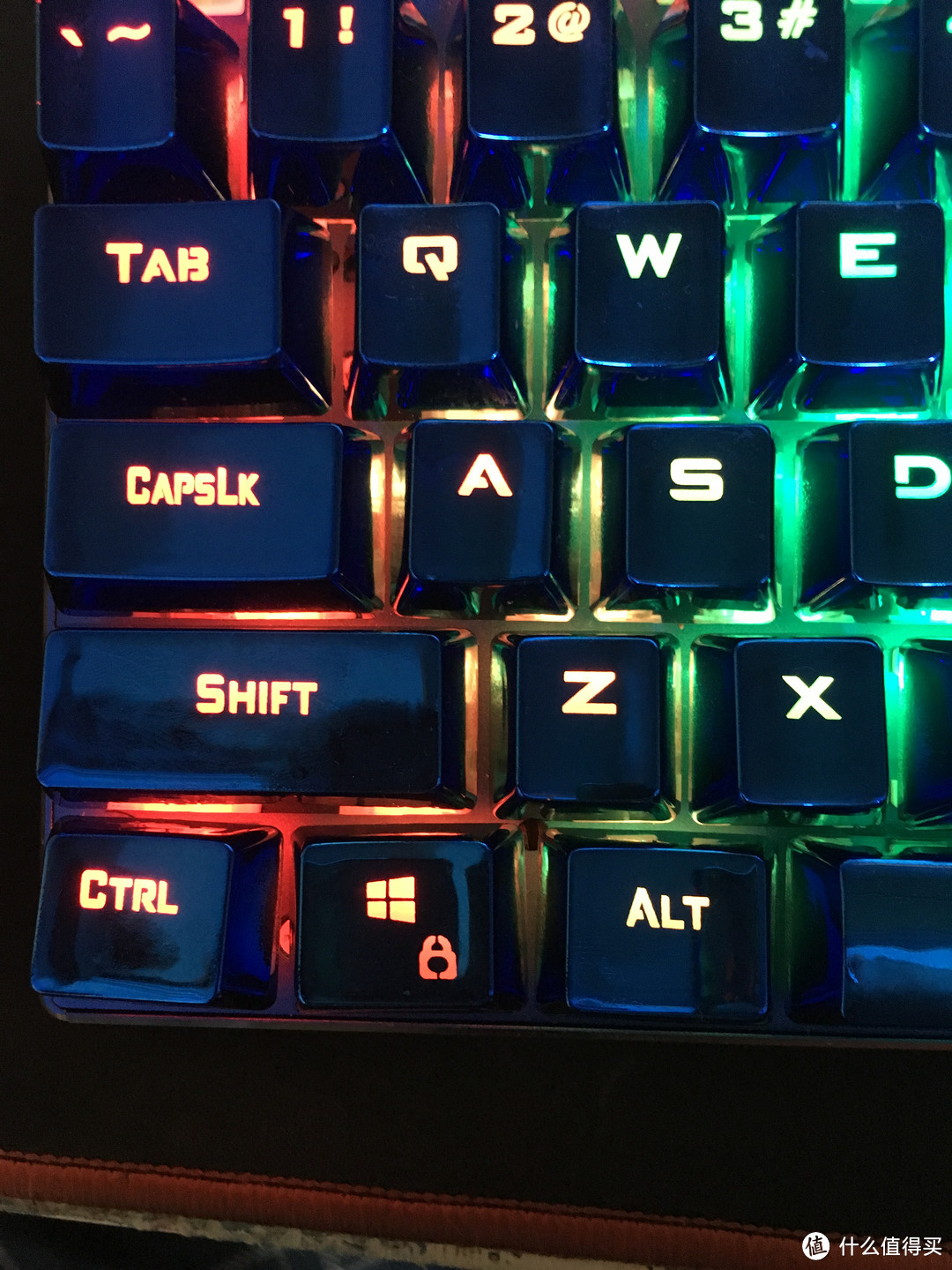 这个键盘闪瞎了我的氪金狗眼！ 雷神蓝血人机械键盘评测（多图 请在wifi环境下打开）