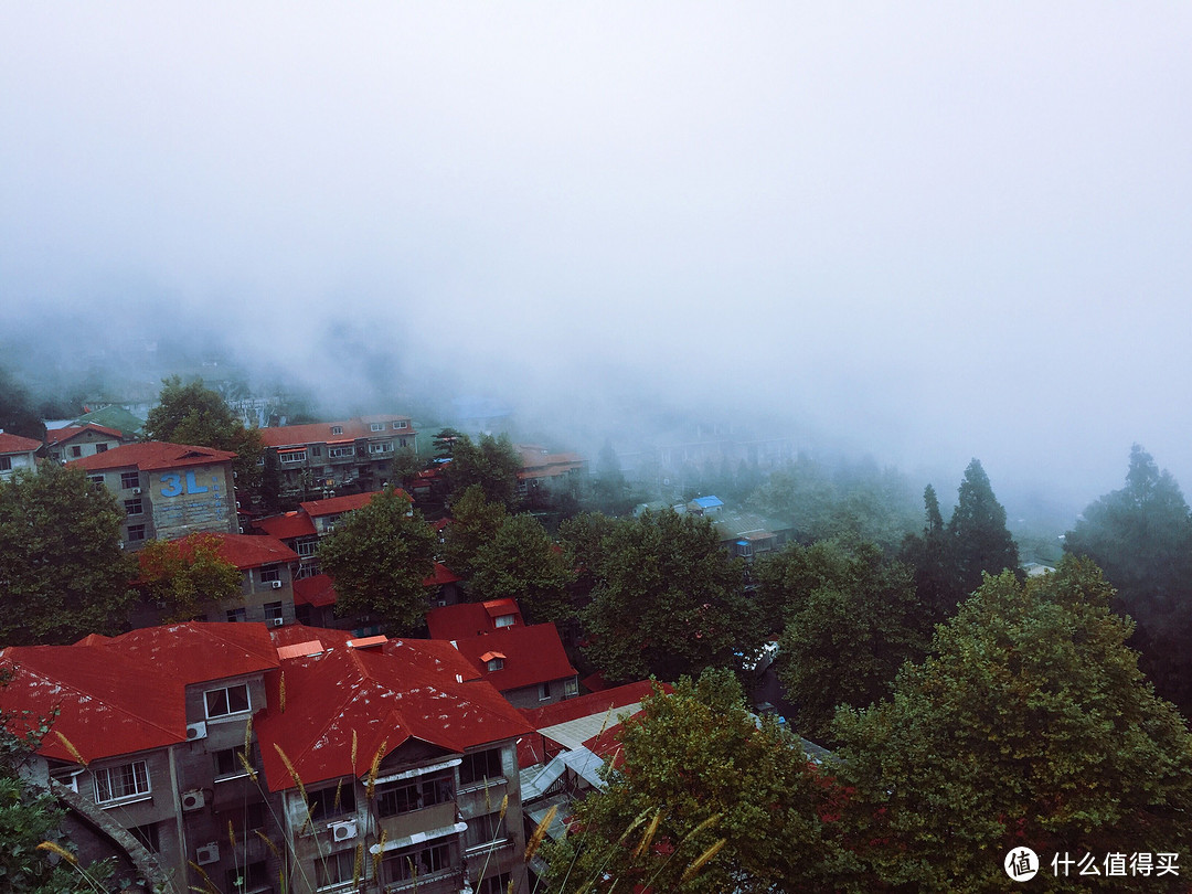 “横看成岭侧成峰，远近高低各不同”少女的养老之行 — 庐山