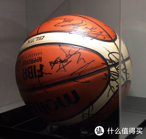 中国篮协的签名篮球