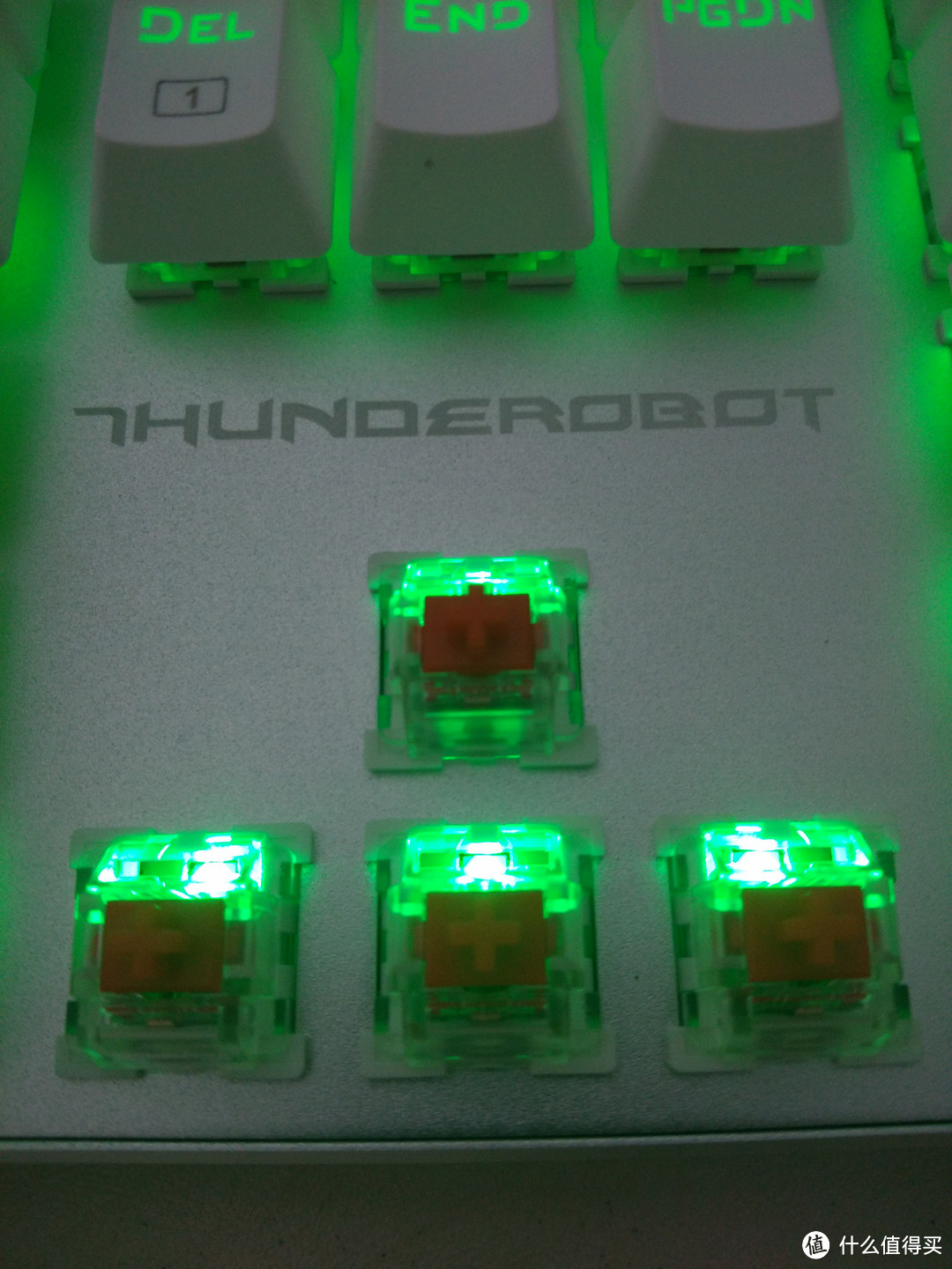 ThundeRobot 雷神 白幽灵 K75R-PBT机械键盘 开箱图赏