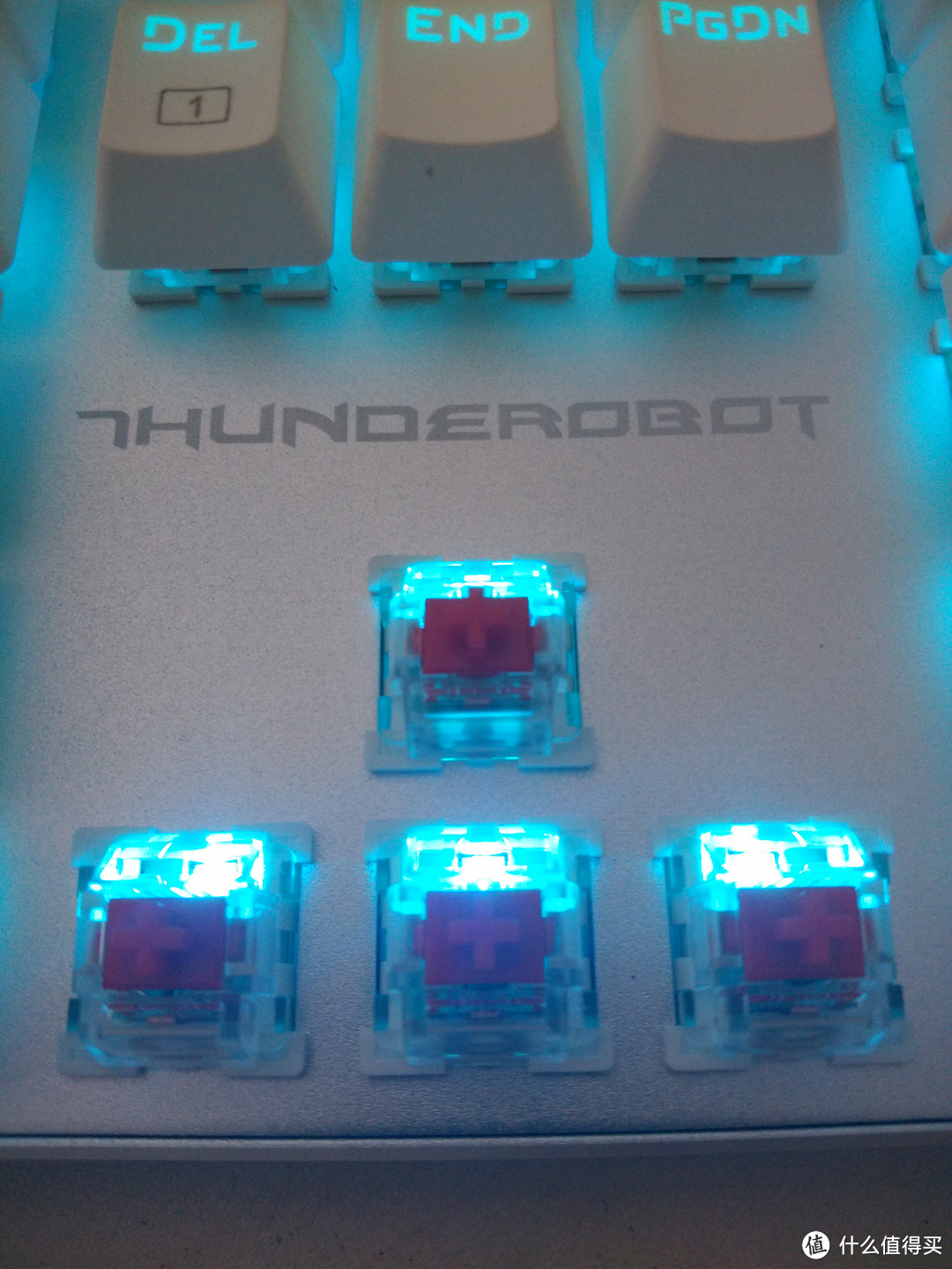 ThundeRobot 雷神 白幽灵 K75R-PBT机械键盘 开箱图赏