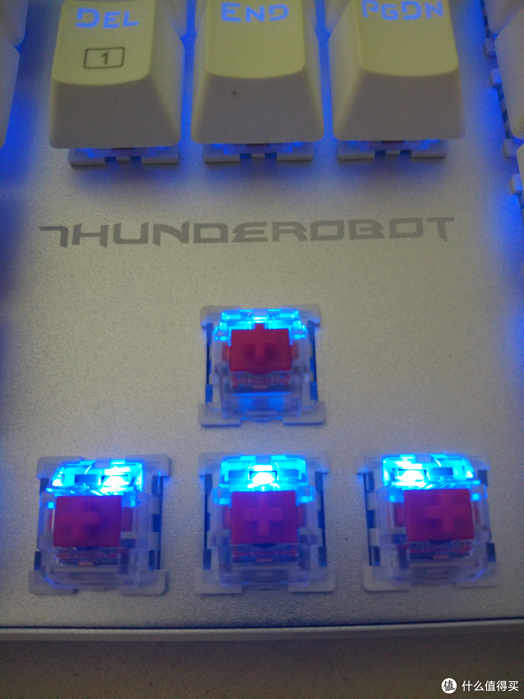 ThundeRobot 雷神 白幽灵 K75R-PBT机械键盘 开箱图赏