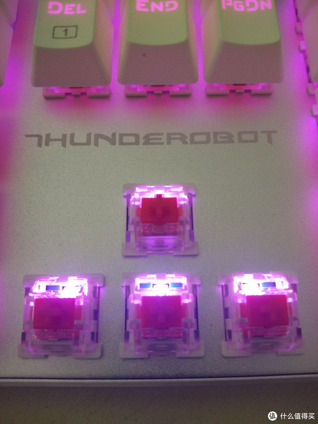 ThundeRobot 雷神 白幽灵 K75R-PBT机械键盘 开箱图赏