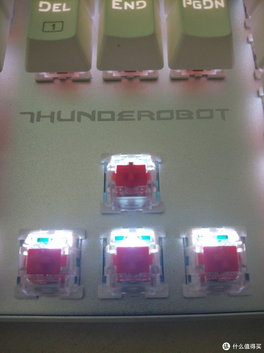 ThundeRobot 雷神 白幽灵 K75R-PBT机械键盘 开箱图赏