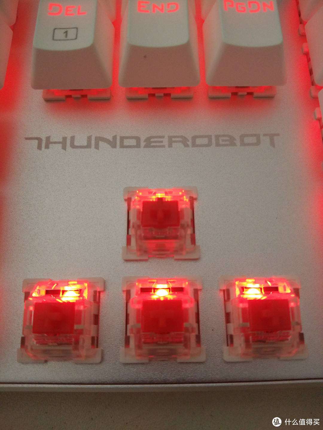 ThundeRobot 雷神 白幽灵 K75R-PBT机械键盘 开箱图赏