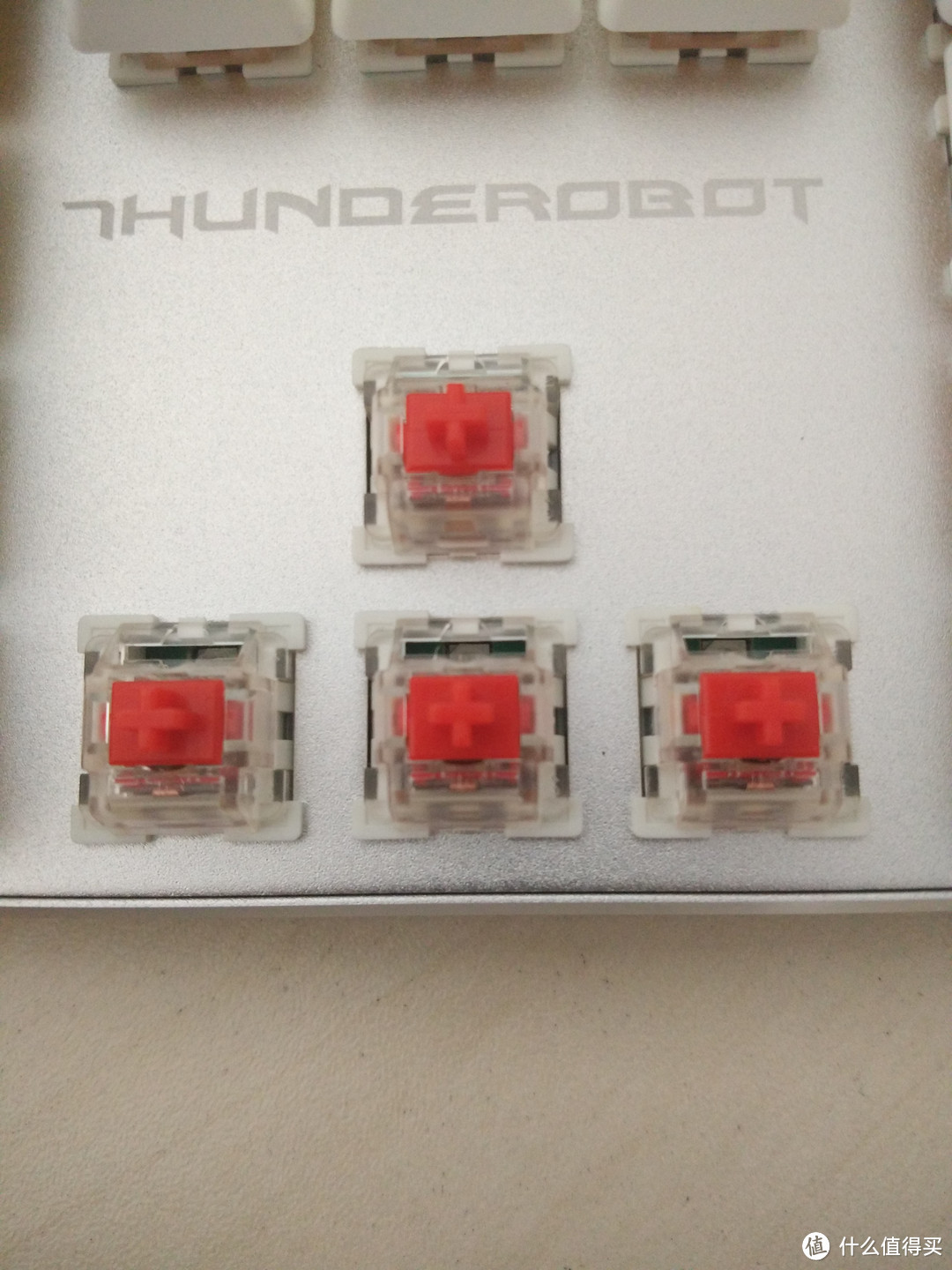 ThundeRobot 雷神 白幽灵 K75R-PBT机械键盘 开箱图赏