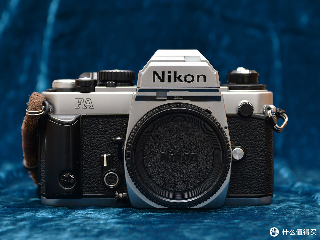 #首晒# 来自1983年的经典：Nikon 尼康 FA 胶片单反相机