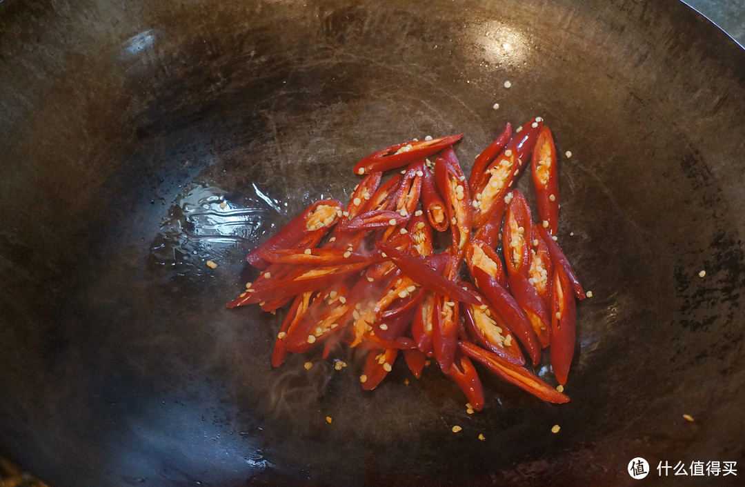 一汤一菜一人食：竹荪椰子鸡+茭白炒腊肉，一半海水一半火焰