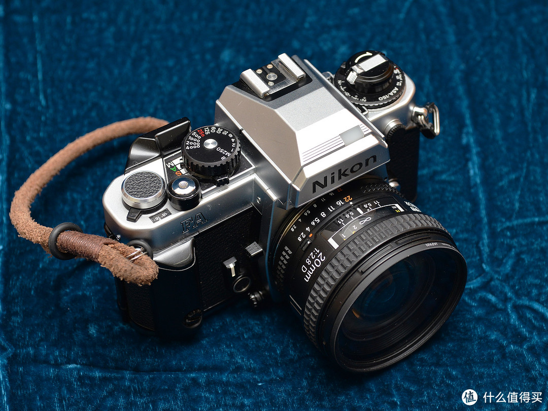 #首晒# 来自1983年的经典：Nikon 尼康 FA 胶片单反相机