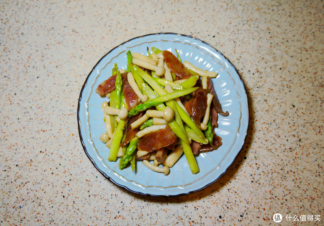 一种蘑菇一种美味：清爽下饭菜——芦笋玉蕈炒腊肠