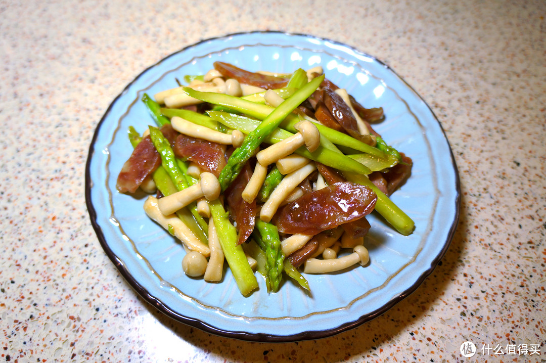 一种蘑菇一种美味：清爽下饭菜——芦笋玉蕈炒腊肠