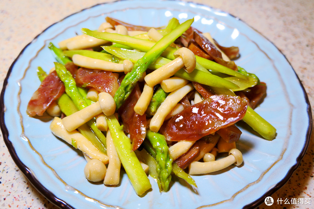 一种蘑菇一种美味：清爽下饭菜——芦笋玉蕈炒腊肠