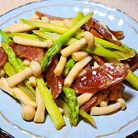 枫の私房 篇六十九：一种蘑菇一种美味：清爽下饭菜——芦笋玉蕈炒腊肠