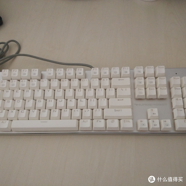 ThundeRobot 雷神 白幽灵 K75R-PBT机械键盘 开箱图赏