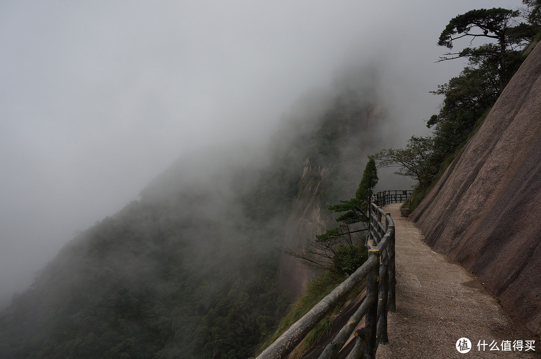 云中漫步三清山，峰林奇观花岗岩