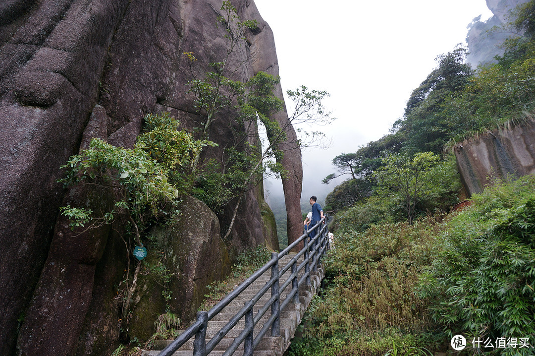 云中漫步三清山，峰林奇观花岗岩